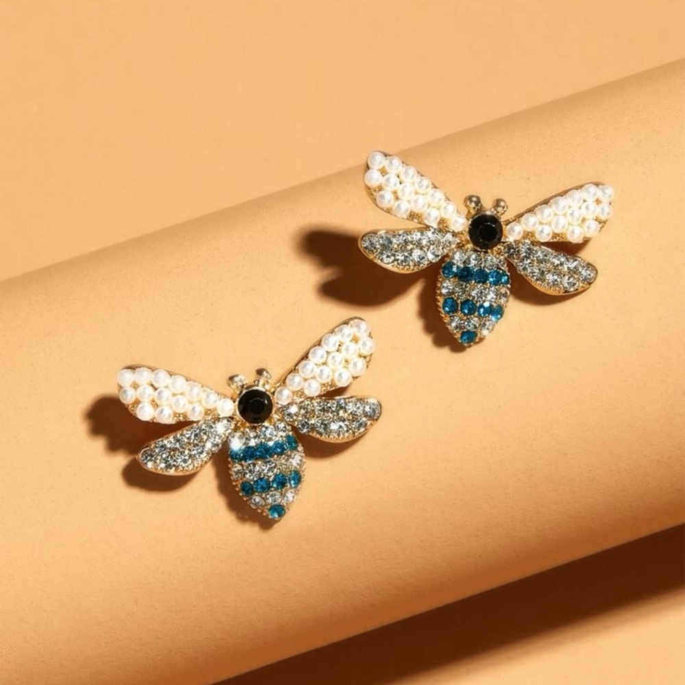 bee stud earrings - Picture 1 of 3